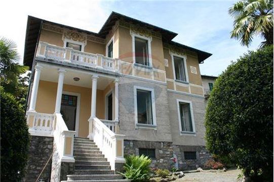 Villa in Castelveccana