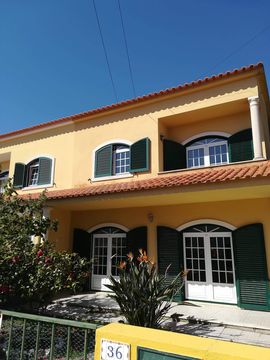 Semi-detached house in Caldas da Rainha