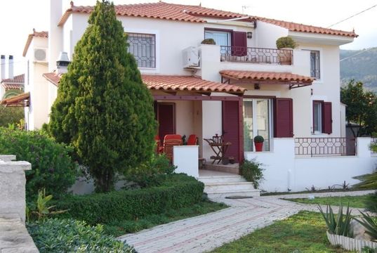 Detached house in Loutraki