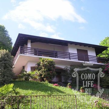 Villa in Brisino