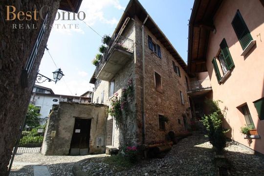Detached house in Menaggio