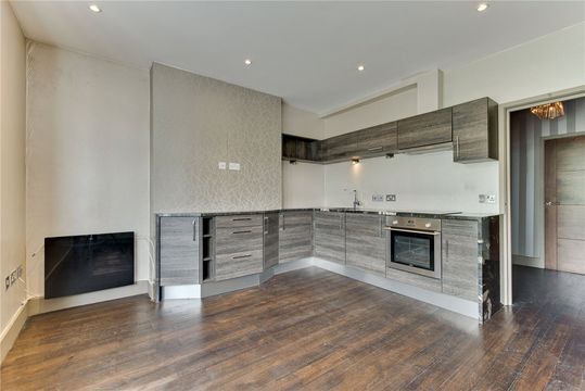 Apartment in Esher