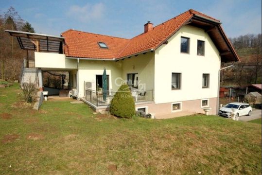 Detached house in Hoce
