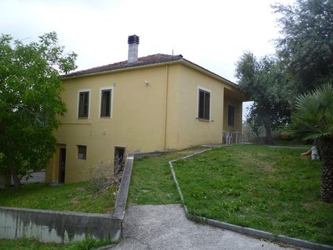 Detached house in Ari