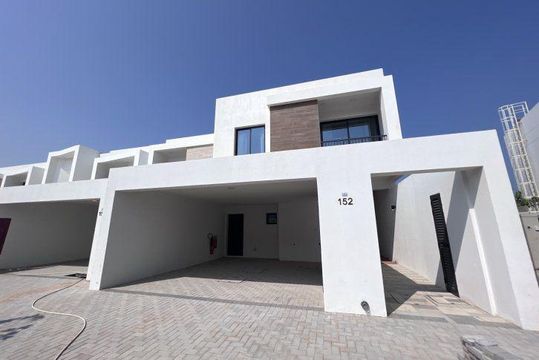 Villa in Dafan Al Khor