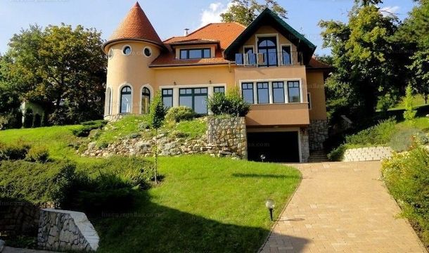 Detached house in Budapest