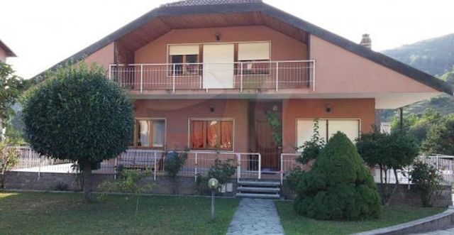 Detached house in Savona