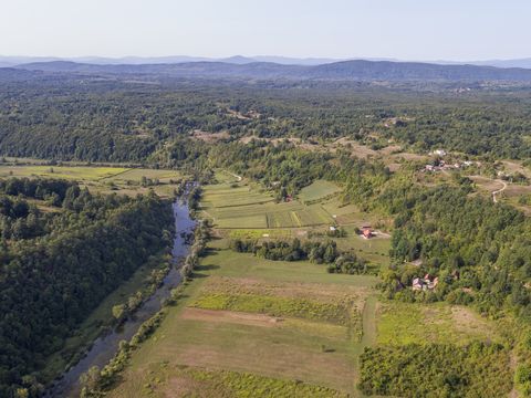 Land in Karlovac