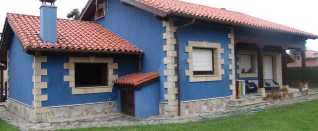 Detached house in Llanes