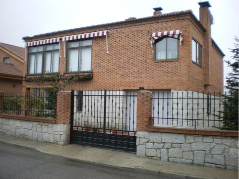 Detached house in Madrid