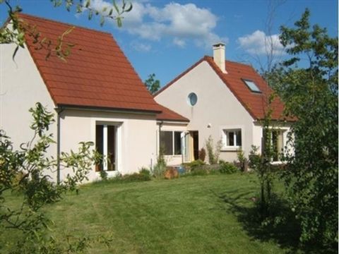 Detached house in Auxerre