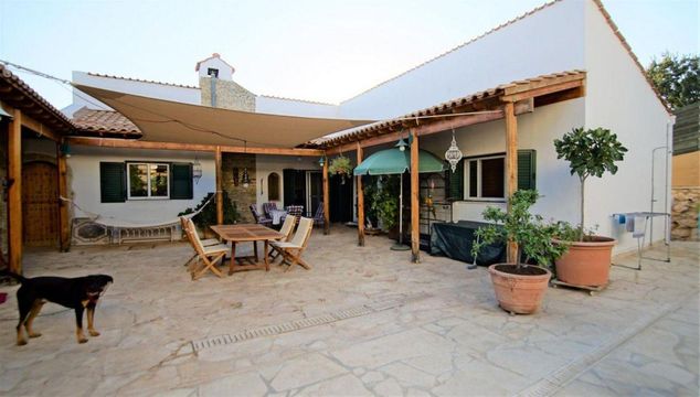 Bungalow in Paphos Municipality