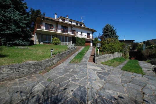 Villa in Massino Visconti