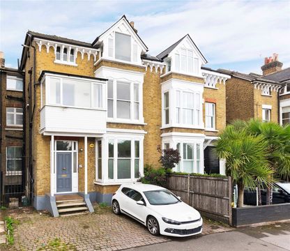 Apartment in East Molesey