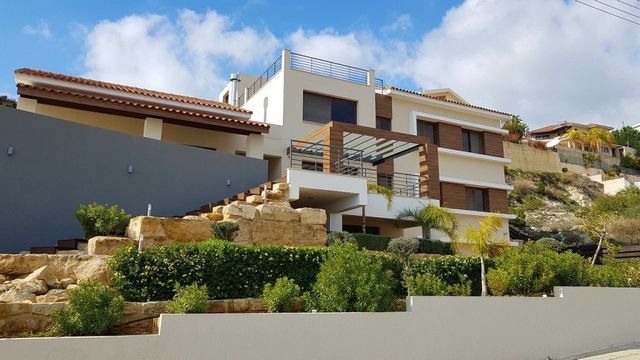 Villa in Agios Tychonas
