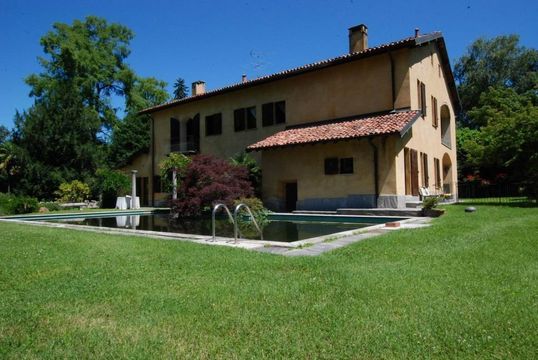 Villa in Ispra