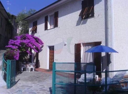 Detached house in Diano Marina