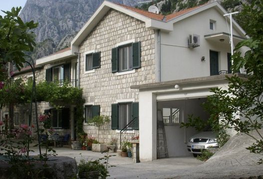 House in Skaljari